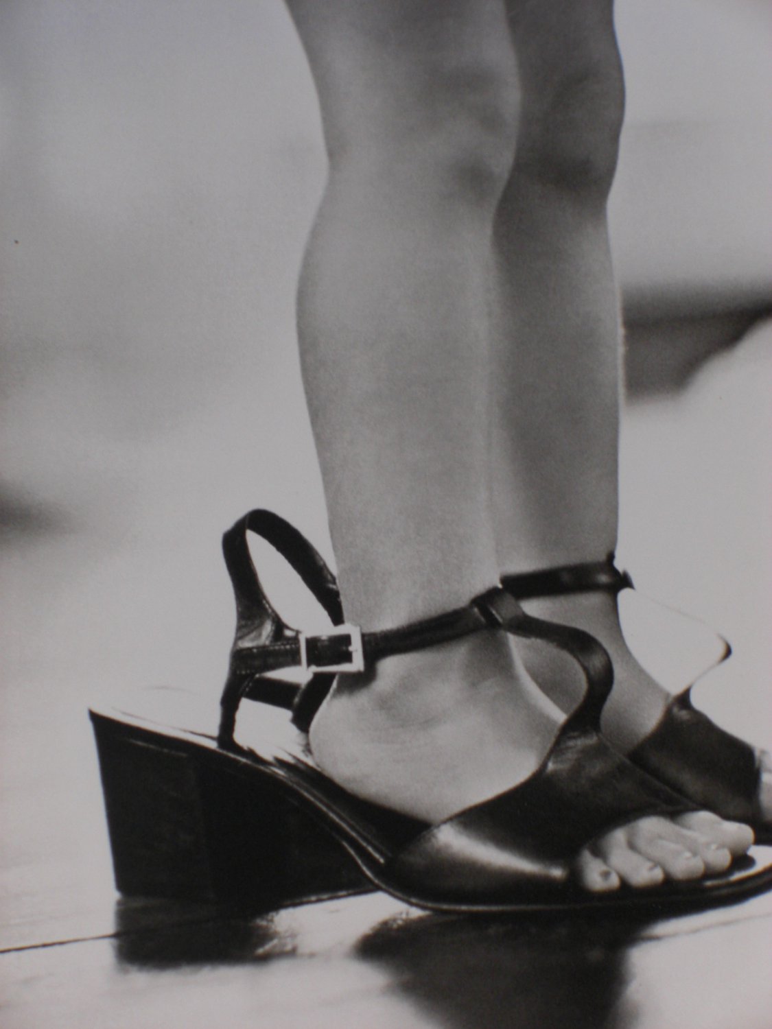 Nouvelles Images Postcard Little Girl With Her Mother's Shoes 2007