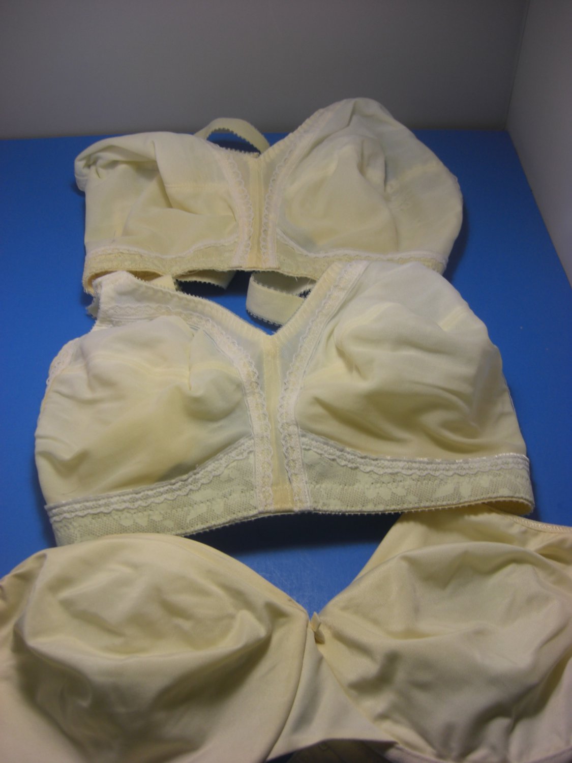 Playtex Bras White Lot 2 Wire Free 1 Underwire Sz 44C