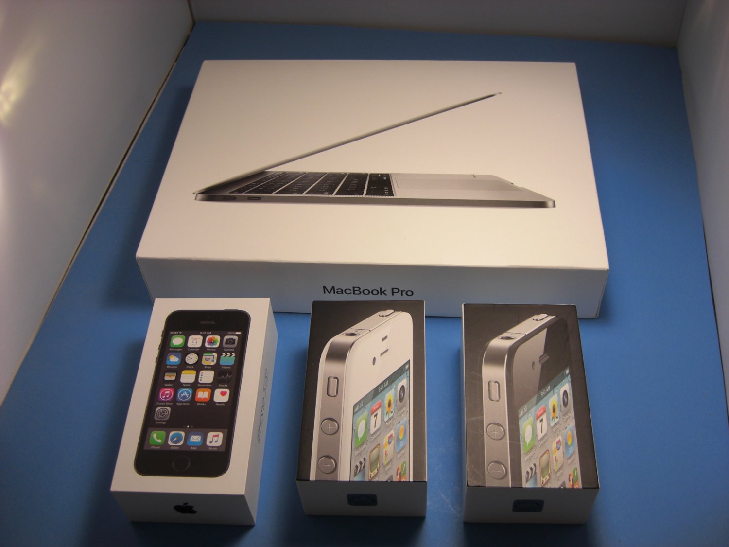 Apple Mac BookPro 13” Two Apple iPhone 4, One iPhone 5s Empty Boxes Lot