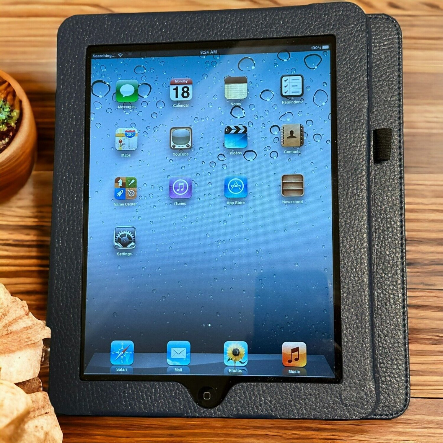 Apple iPad 1st Gen, 16GB (MC349LL)