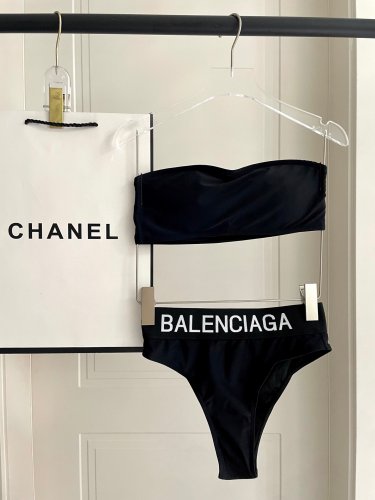 Balenciaga strapless split swimsuit suitable for various occasions &acirc;�� Beach swimming poo