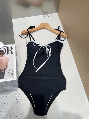 Chanel swimsuits, the actual product is really beautiful! Can't capture its beauty, who_190