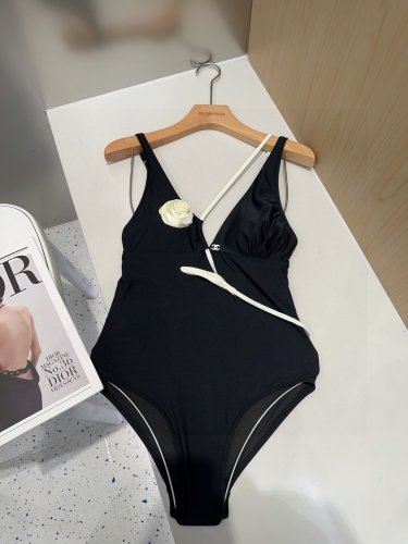 Chanel swimsuits, the actual product is really beautiful! Can't capture its beauty, who_228