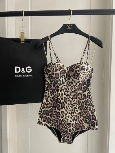 Dg Dior's new split swimsuit is suitable for swimsuits in various scenarios &acirc;�� Beach swimming p
