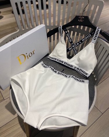 Dior split swimsuit, the actual product is really beautiful! Can't capture its beauty, whoev