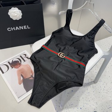 Gucci swimsuits make you look slim and beautiful! Wearing very stylish SML_167