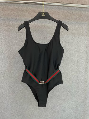 Gucci's new one-piece swimsuit highly recommended! Super stylish double G belt design, fashionabl