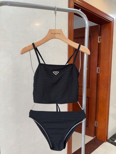 htyPrada swimsuits make you look slimmer and more attractive! Wearing very stylish SML