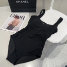 Miumiu one-piece swimsuit, slim and beautiful on the upper body! Wearing very stylish S_1067