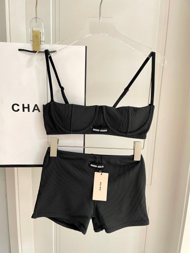 miumiu's new split swimsuit with steel support and knitted fabric is a fashionable and trendy sty