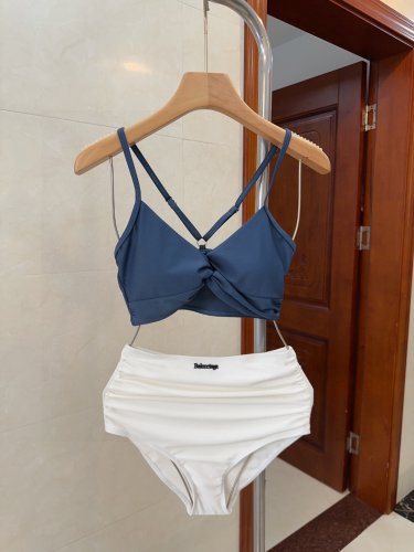 Parisian Maison's new swimsuit is a must-have for fashionable trendsetters! The actual produ_1086