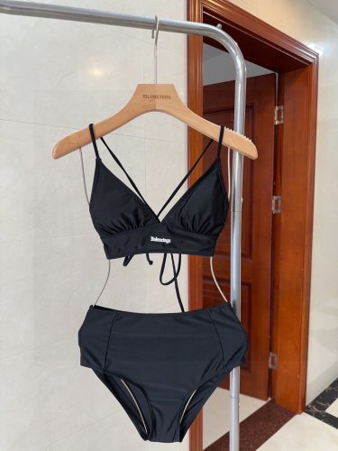Parisian Maison's new swimsuit is a must-have for fashionable trendsetters! The actual_935