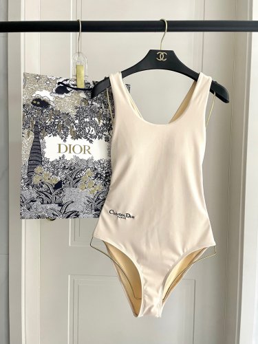 the new one-piece swimsuit from 80 Dior counters suitable for swimsuits in various scenarios &acirc;��