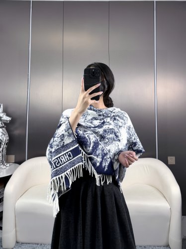 (Animal Square Scarf) is a highly recommended authentic CD animal printed large square_7755