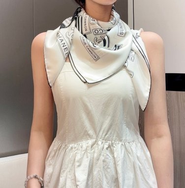 . Chanel releases another new modelDesigned with various brand logo patterns in a dou_6288