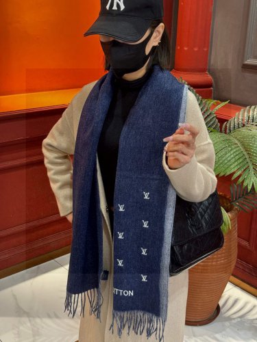0 [LV] official website new couple style Paris Fashion Show double-sided cashmere scarf_272