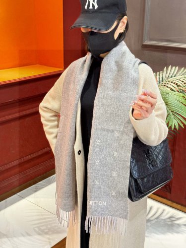 0 [LV] official website new couple style Paris Fashion Show double-sided cashmere scarf_3557