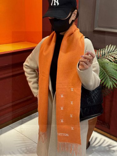 0 [LV] official website new couple style Paris Fashion Show double-sided cashmere scarf_3559
