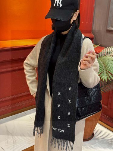 0 [LV] official website new couple style Paris Fashion Show double-sided cashmere scarf_5998