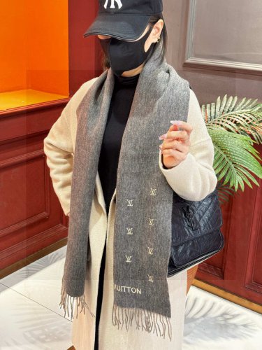 0 [LV] official website new couple style Paris Fashion Show double-sided cashmere scarf_6000