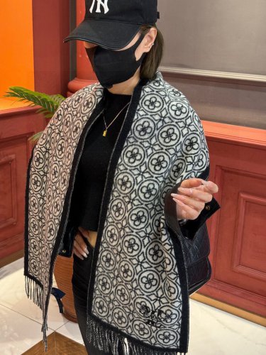 0 2024 Lv Explosive Classic Four Leaf Clover Double sided Jacquard Explosive Scarf!!! A_2119