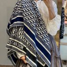 0 cashmere scarf has a more fashionable twist! This Dior double-sided shawl is super hi_4485