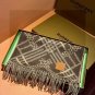 0 double-sided scarf Burberry plaid scarf looks crazy, it's so stylish and charming. It