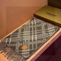0 double-sided scarf Burberry plaid scarf looks crazy, it's so stylish and charming. It