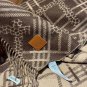 0 double-sided scarf Burberry plaid scarf looks crazy, it's so stylish and charming. It