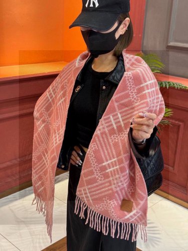 0 double-sided scarf Burberry plaid scarf looks crazy, it's so stylish and charming. It_6017
