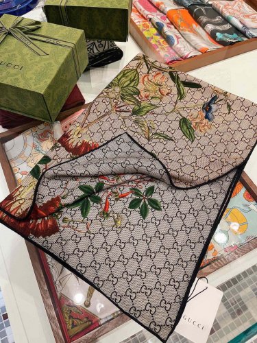 0 Gucci Double sided Two tone Floral Cashmere Scarf~Super uplifting! Advanced femininit_4916