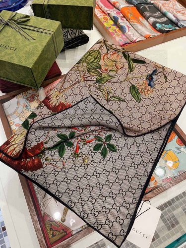 0 Gucci Double sided Two tone Floral Cashmere Scarf~Super uplifting! Advanced femininit_7395