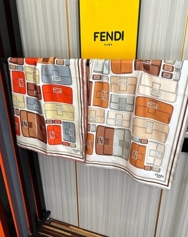 0 High Version FENDI [Celebration] One of the best looking scarves of the year 2025 is_351