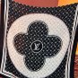 0 is both fashionable and versatile! LV's new vintage long scarf is a great item to enh