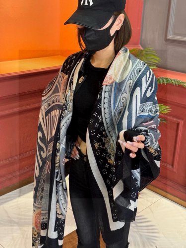 0 New Sincere Praise [LV] Thin Cashmere Long Scarf This cashmere long scarf counter syn_7455