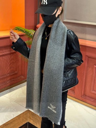5  EMPORIO ARMANI&atilde;�� EA Armani. New autumn and winter products, men's cashmere scarf. In_6928