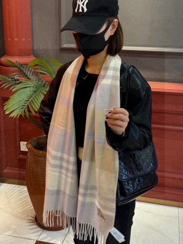 5 Highly Recommended Burberry New Product - Couple's Cashmere Scarf. The premium cashme_5509