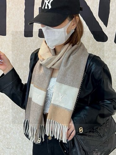 5 Highly Recommended LV New Product &Acirc;&middot; Couple's Cashmere Scarf. The premium cashmere fi_5495