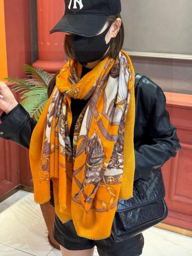 5 new scarf that glows and shines is highly recommended for its top-notch craftsmanship