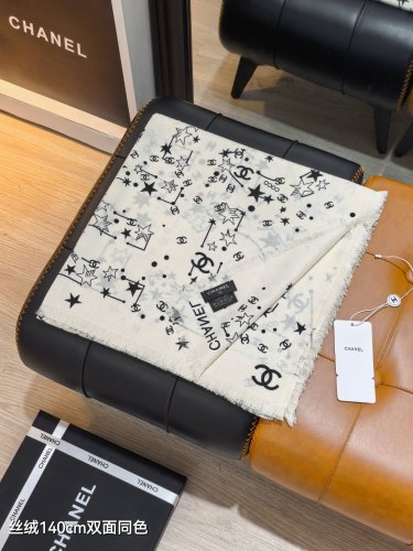 5 RCC2560Double sided same color 140x140cm 70% cashmere 30% silkChanel's