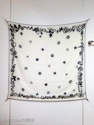 5 RCC2561Double sided same color 140x140cm 70% cashmere 30% silkChanel's