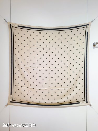 5 RCC2562Double sided same color 140x140cm 70% cashmere 30% silkChanel's