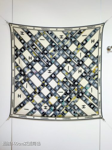 5 RCC2563Double sided same color 140x140cm 70% cashmere 30% silkChanel's