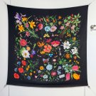 5 RGC2515Double sided same color 140x140cm 70% cashmere 30% silkGucci's