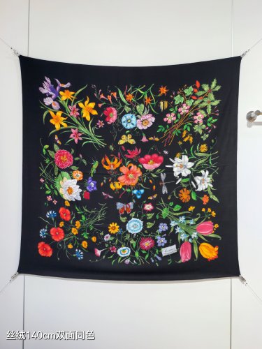 5 RGC2515Double sided same color 140x140cm 70% cashmere 30% silkGucci's