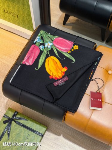 5 RGC2515Double sided same color 140x140cm 70% cashmere 30% silkGucci's_3583