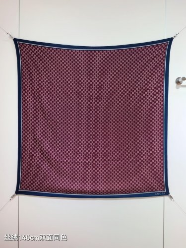 5 RGC2517Double sided same color 140x140cm 70% cashmere 30% silkGucci's