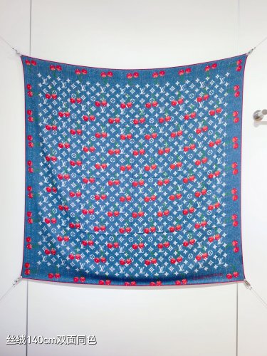 5 RLV2541Double sided same color 140x140cm 70% cashmere 30% silkLV x TM Monogram C