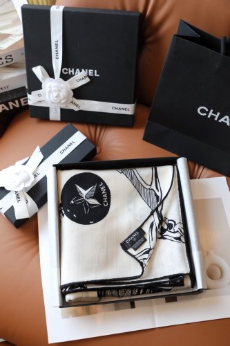 5270 &atilde;�� Floral Fragrance Full Clothes!! Simple enough to be a big brand! Black and whit