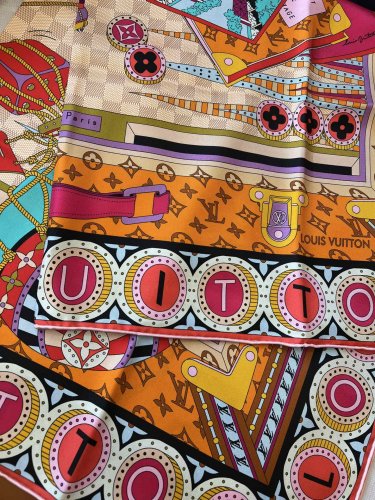 ase close your eyes and rest Right to the boneLook at the details casually!